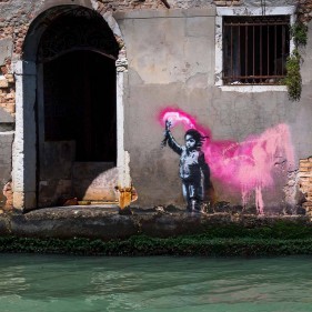 G-Rollz 'Banksy's Torch Boy' Leinwand 32x45cm